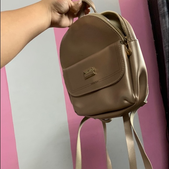 Shimmer Gold Mini Bagpack💛🤍💖 - Picture 4 of 4